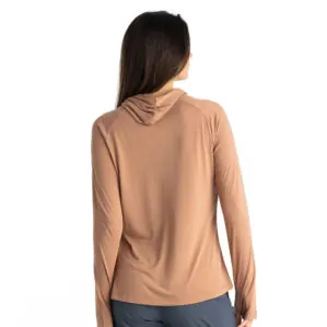 Woman in canyon clay lightweight bamboo hoodie rear view. Available at Riverbound Sports in Tempe, Arizona.